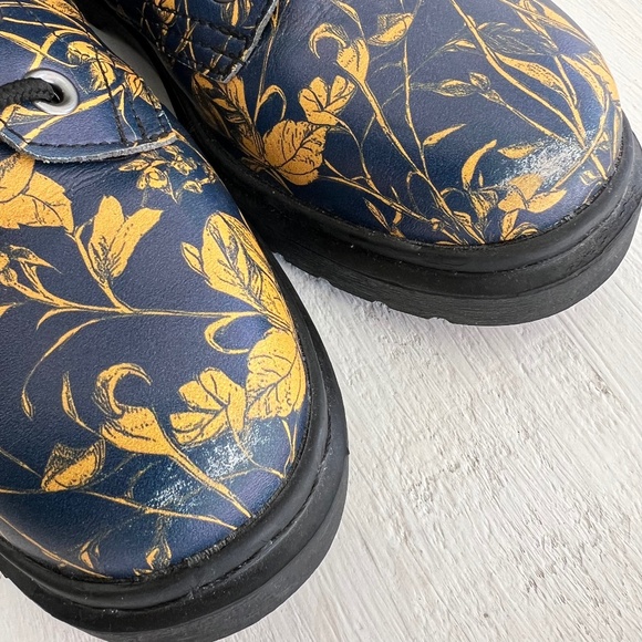 ROGUE & WOLF Royal Rose Romance Vegan Leather Lace Up Boots - 39/ U.S. 7.5 - Picture 5 of 12